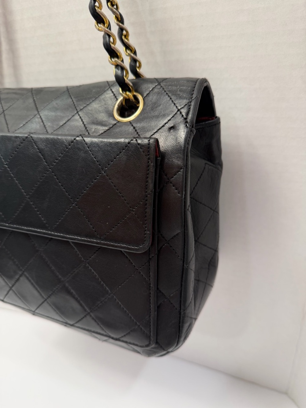 CHANEL Black Quilted Chain Strap Shoulder Bag with Gold Hardware Turn Lock - Picture 8 of 16